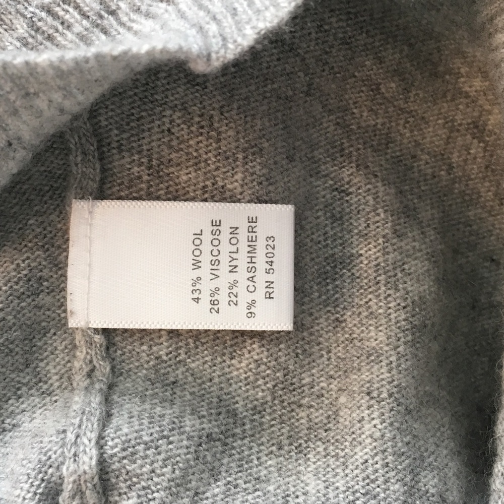 Banana Republic Sweater! $2 if bundled! - Picture 3 of 5
